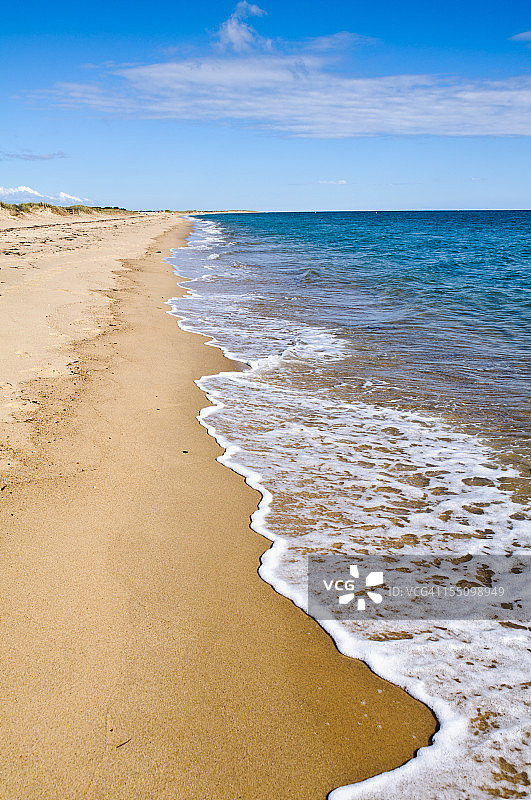海滩上的海浪泡沫图片素材