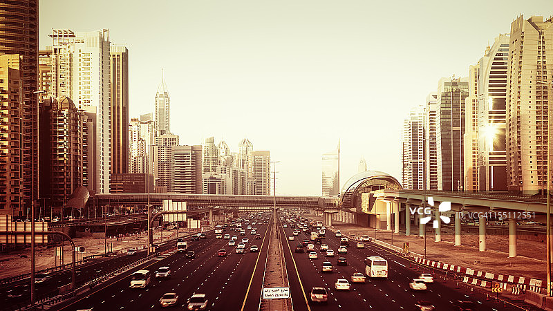 具有道路的城市景观图片素材