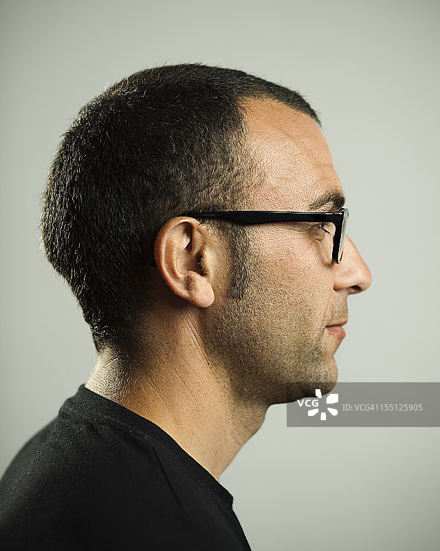 男士真实侧脸照图片素材