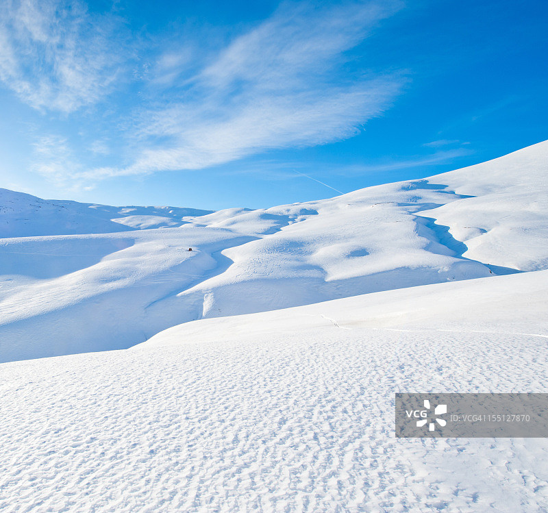 晴天的高山景观图片素材