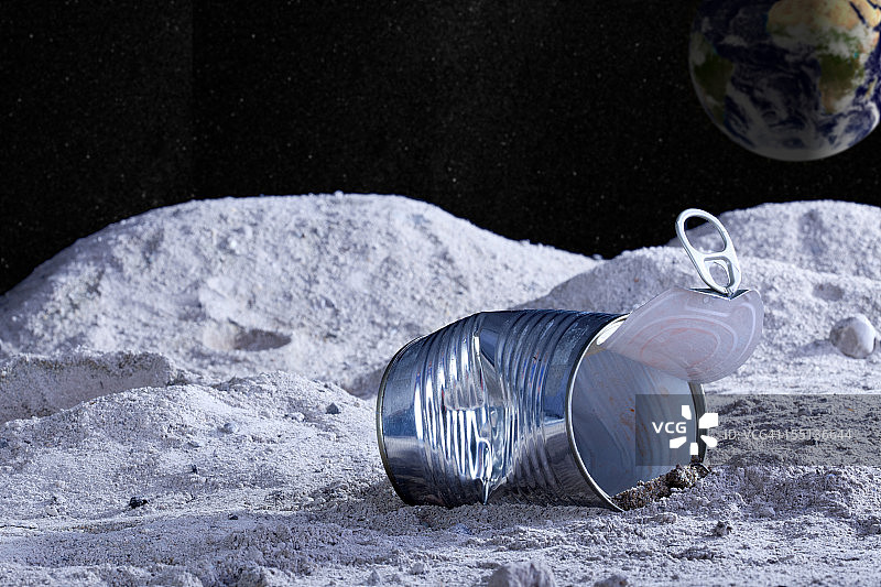 月球上的铝罐图片素材