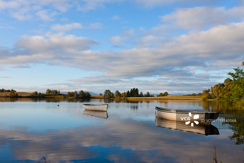 苏格兰特罗萨克斯的拉斯奇湖田园风光图片素材