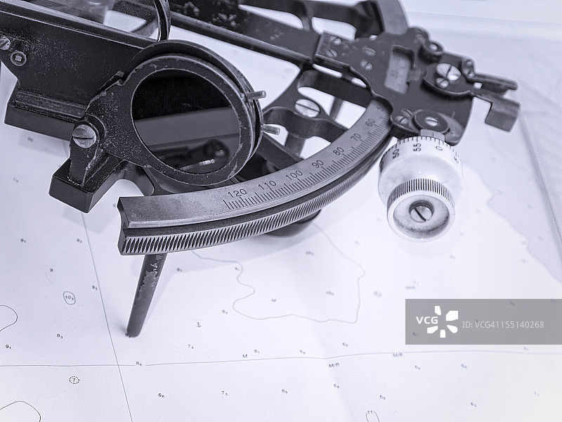 用于导航的古老六分仪图片素材