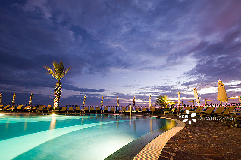 度假村的游泳池图片素材