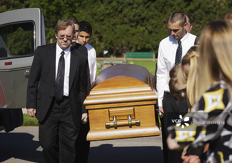 葬礼抬棺人图片素材