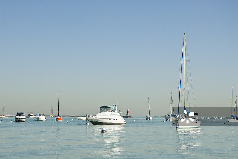 密歇根湖上的船只图片素材