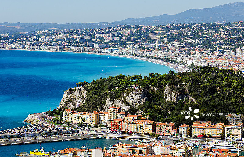 蓝色天空下的尼斯海湾景色图片素材