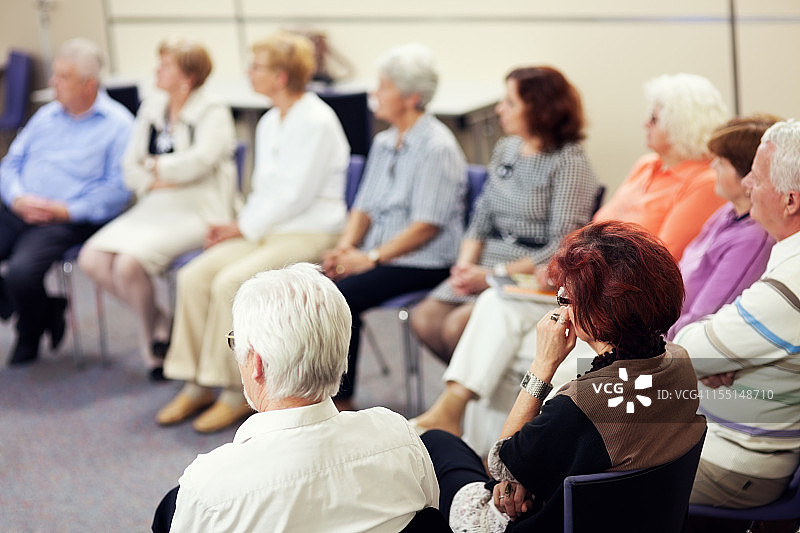 社区中心的老年人图片素材