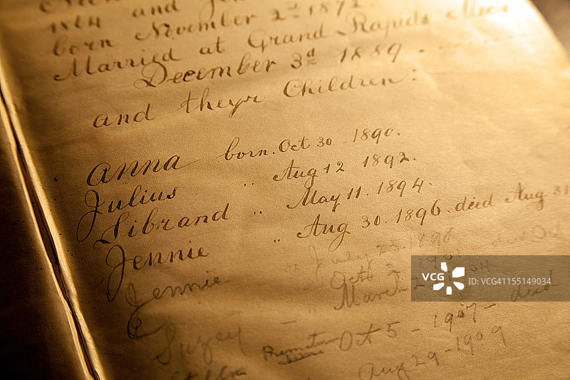 圣经中的古老家庭出生和死亡登记图片素材