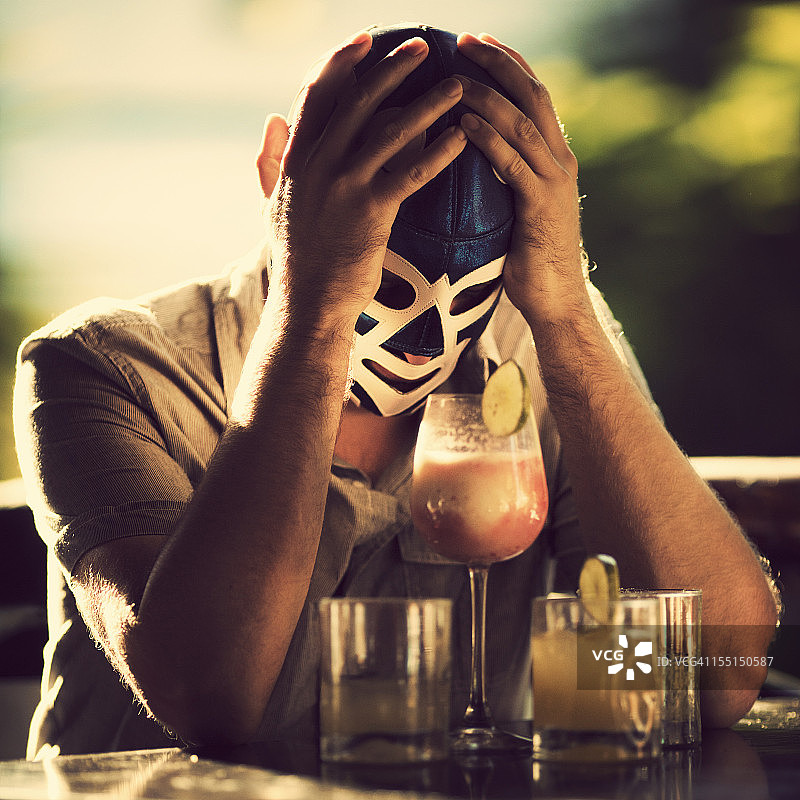 压力下的墨西哥摔跤手图片素材