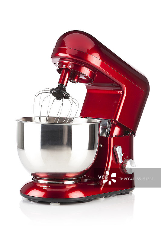白色背景上的红色厨房立式搅拌机图片素材