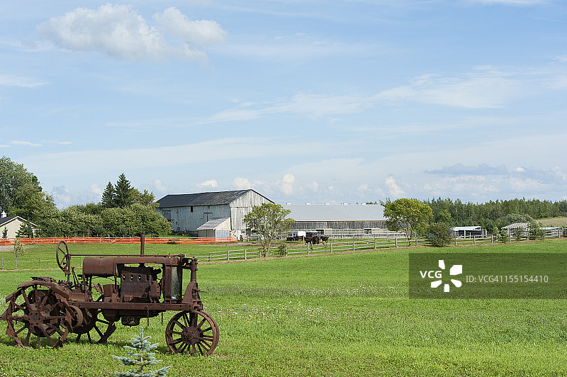 旧拖拉机图片素材