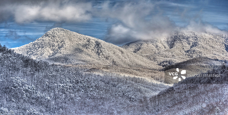 烟雾山冬季全景图片素材