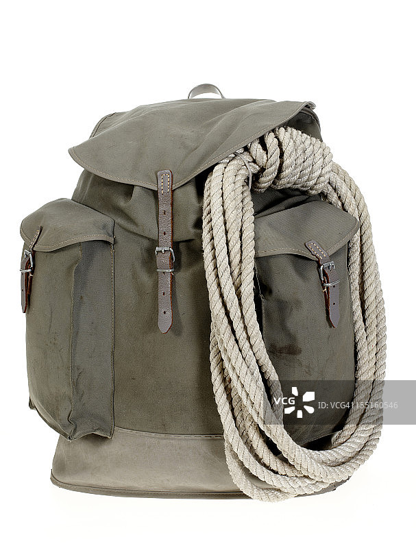 带登山绳的复古登山包图片素材