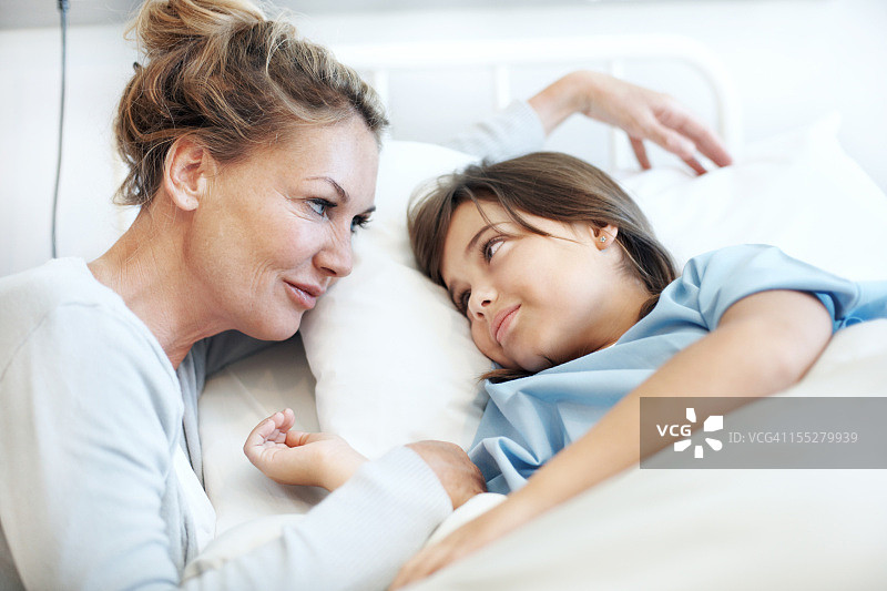 深情凝视图片素材