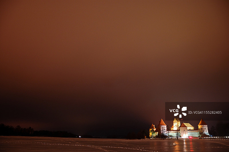 夜晚的特拉凯城堡图片素材