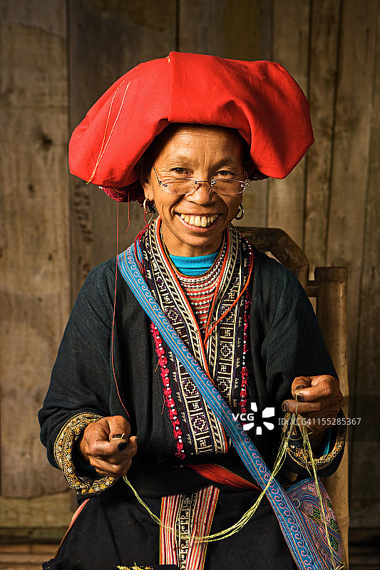 越南少数民族妇女——红瑶族妇女图片素材