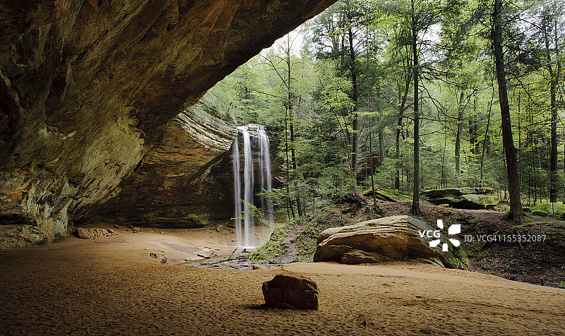 灰烬洞穴图片素材
