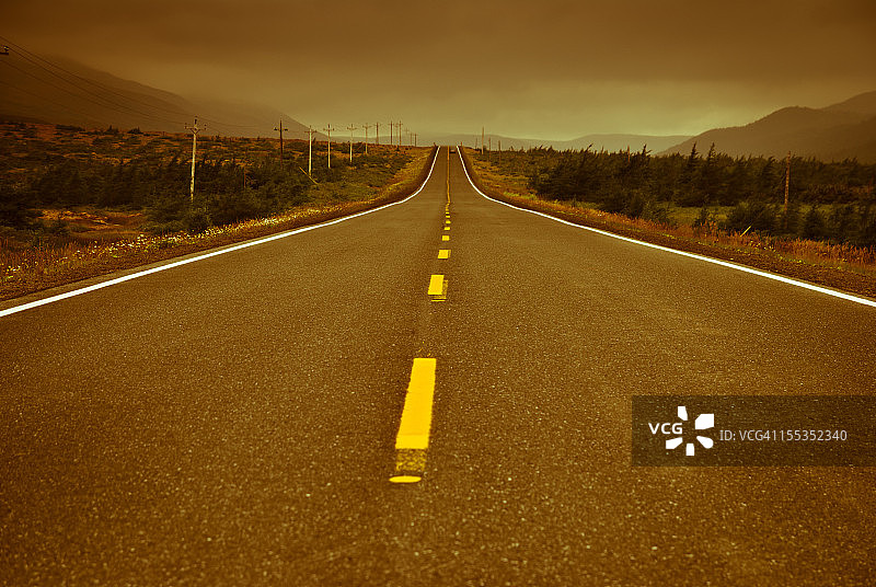 笔直的道路图片素材