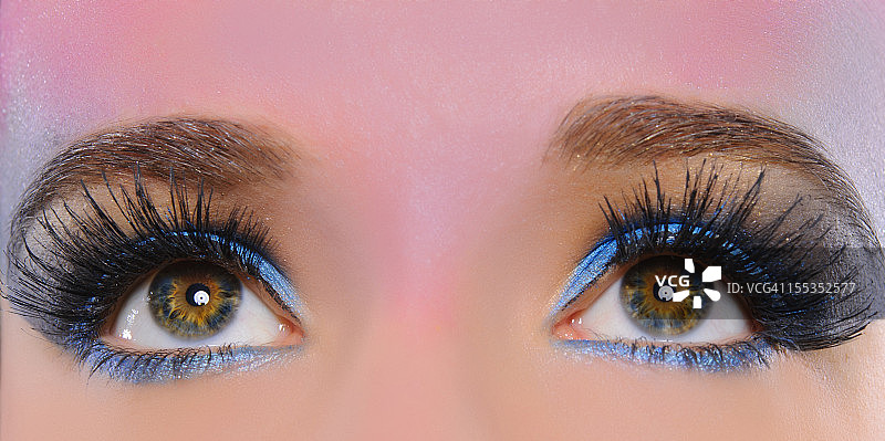 淡褐色和蓝色眼睛特写图片素材