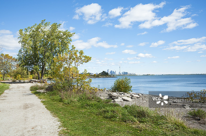 湖畔城市图片素材
