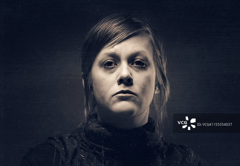 穿黑色衣服的女人图片素材