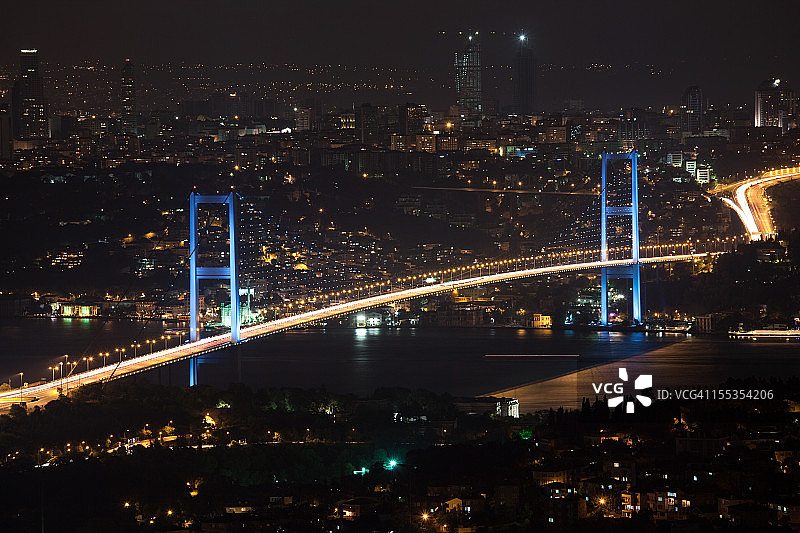 夜幕下的博斯普鲁斯海峡大桥图片素材