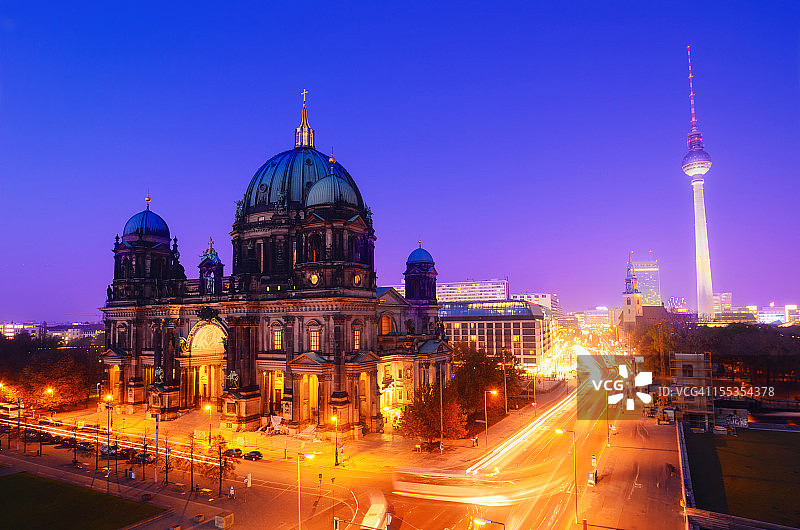 夜幕下的柏林地标图片素材