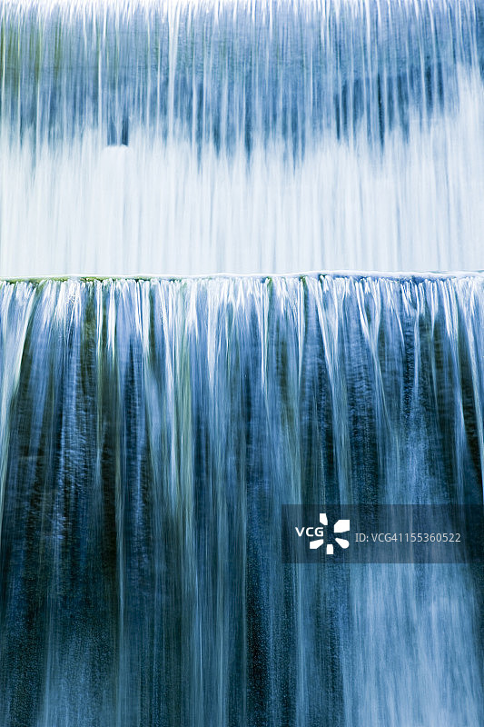 下降的水图片素材