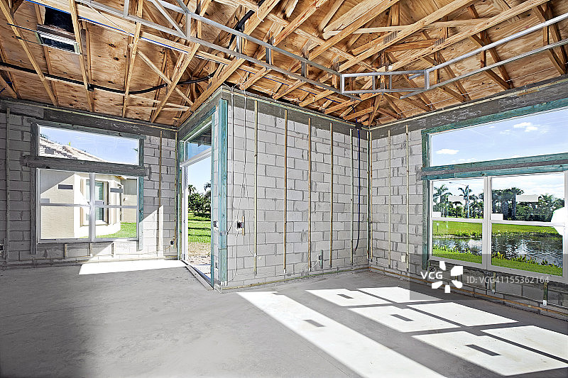 住宅结构上的金属梁结构图片素材