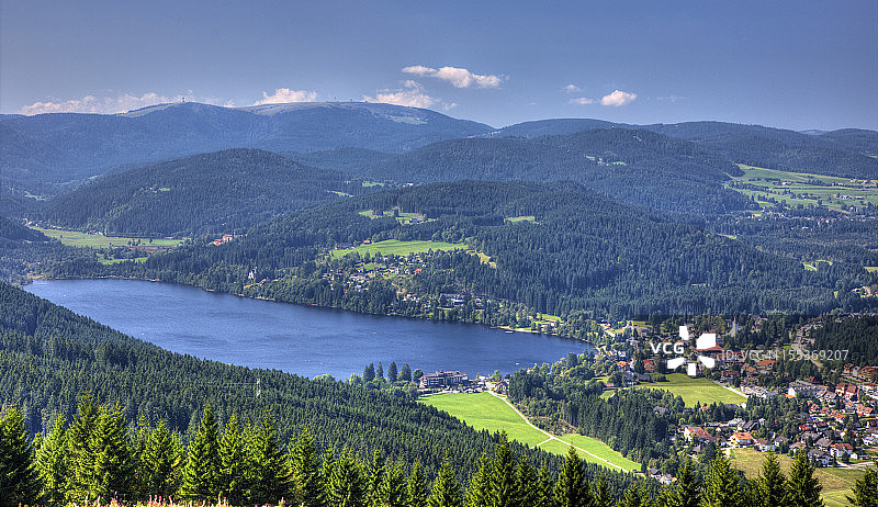 蒂蒂湖和费尔德贝格山的景色图片素材