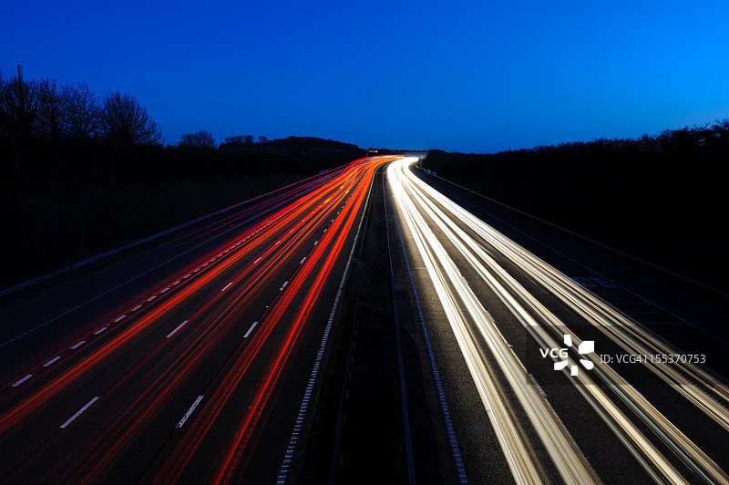 黄昏时分的高速公路图片素材