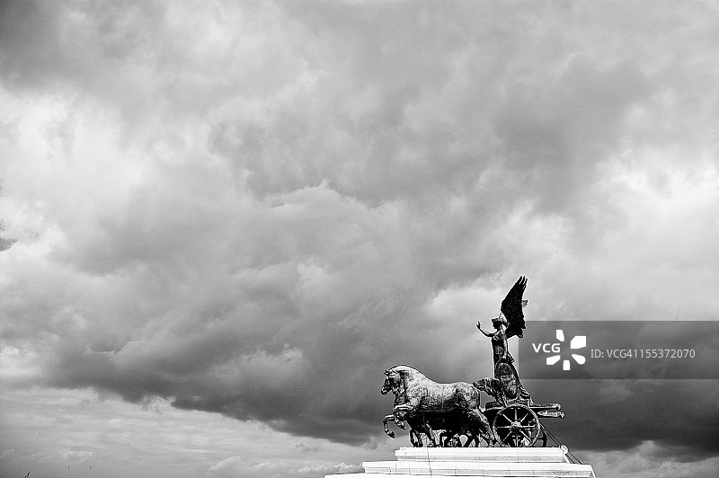 维托里奥·埃马努埃莱二世纪念碑上的雕像图片素材