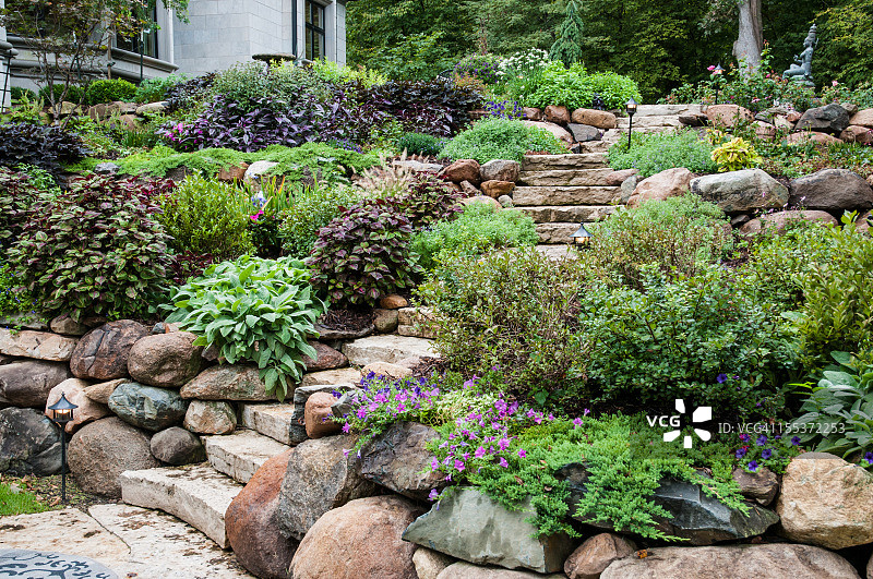 花园里的石阶图片素材