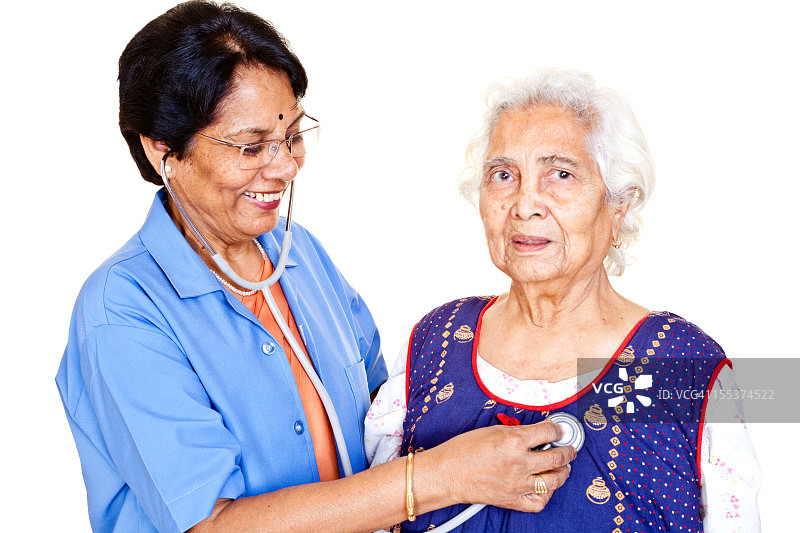 系列 - 快乐的印度老年女医生检查老年病人图片素材