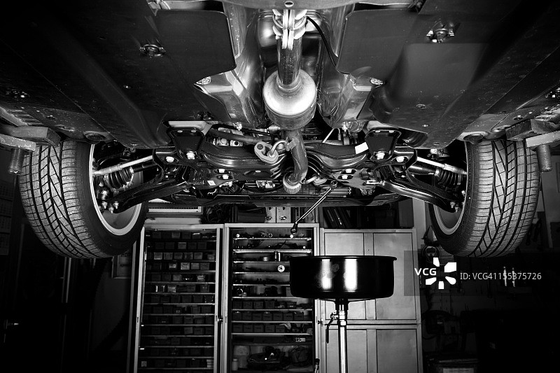 现代汽车修理店低角度视图图片素材