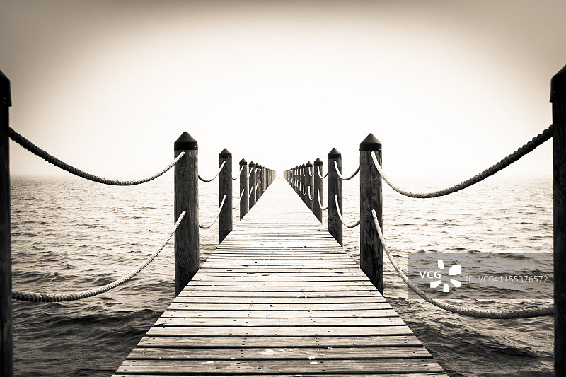 孤独的码头图片素材