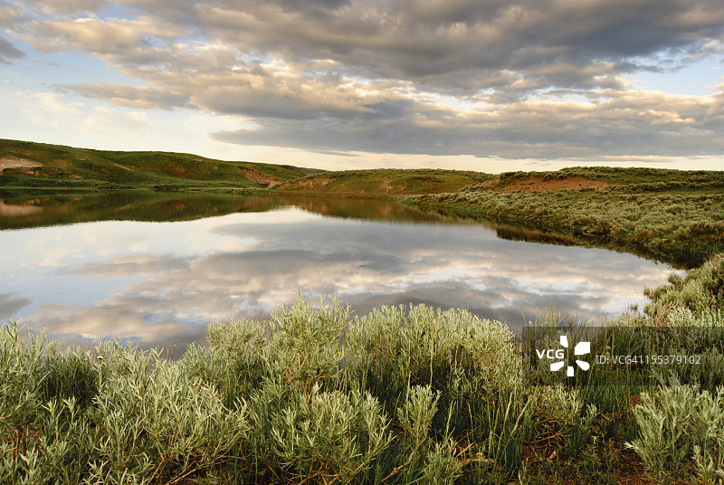 黄石公园池塘的清晨图片素材