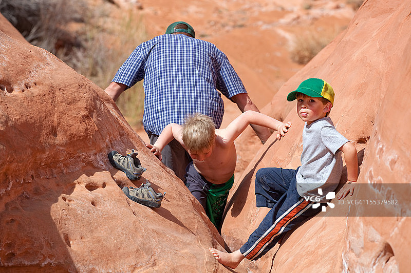 父子嬉戏图片素材