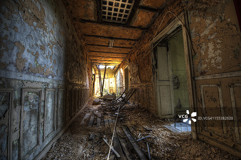 废弃城堡的走廊图片素材