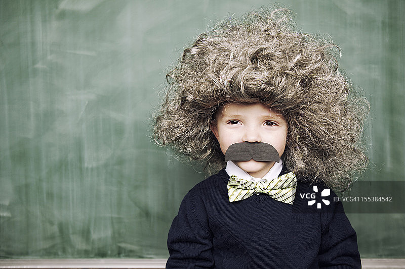 聪明的小男孩图片素材