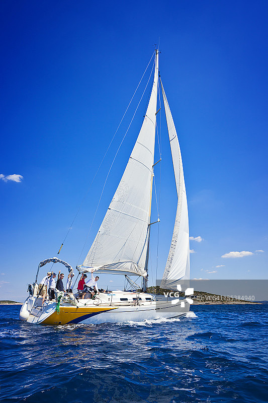 帆船上的水手图片素材