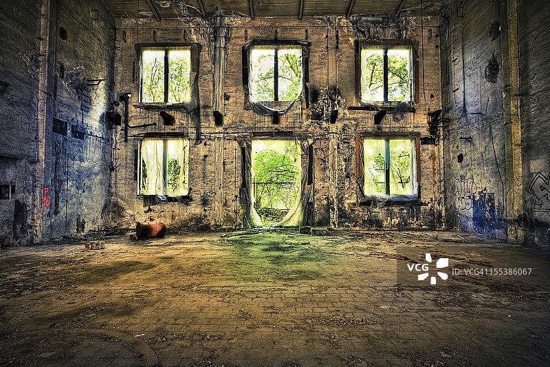 废弃的宫殿，城市衰落景象图片素材