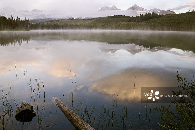 锯齿山日出图片素材