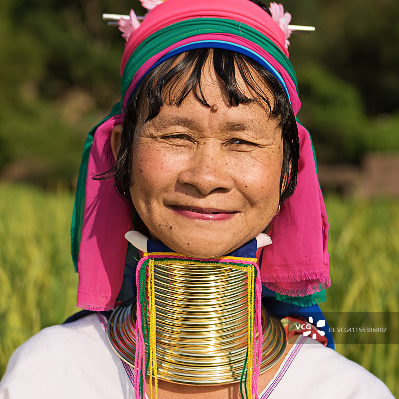 长颈喀伦族女人肖像图片素材