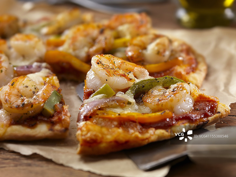 烤虾和烤辣椒披萨图片素材