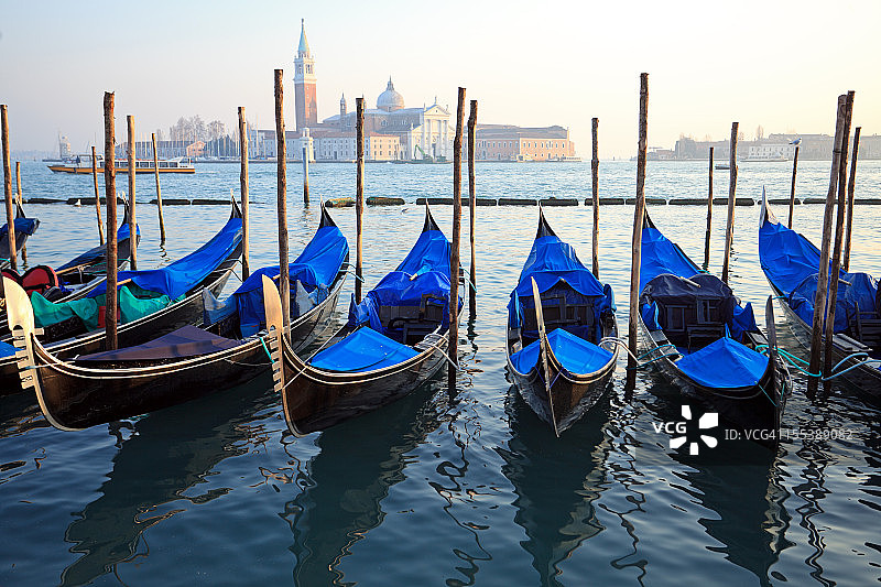 威尼斯圣马可广场的贡多拉图片素材