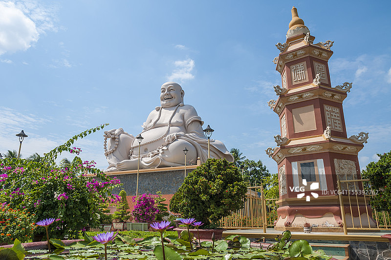 越南美湫市永长寺的坐佛图片素材