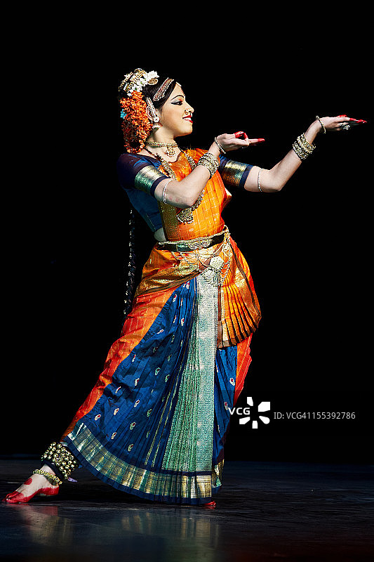 古典印度库奇普迪舞者图片素材