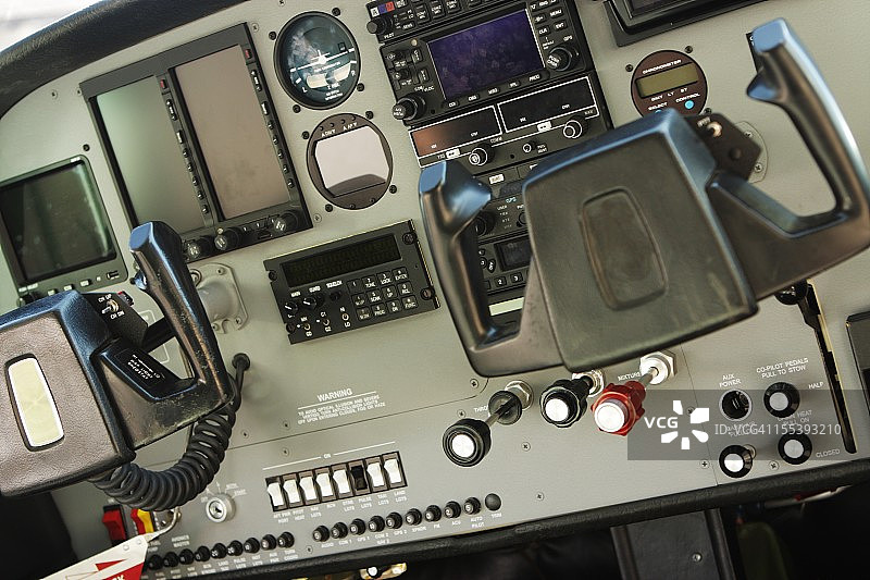 塞斯纳飞机驾驶舱控制图片素材